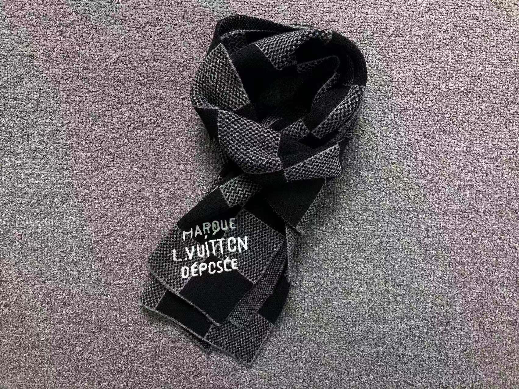 Combo Chapeau LV + Foulard - Gris, Noir/Blanc, Noir et Bleu