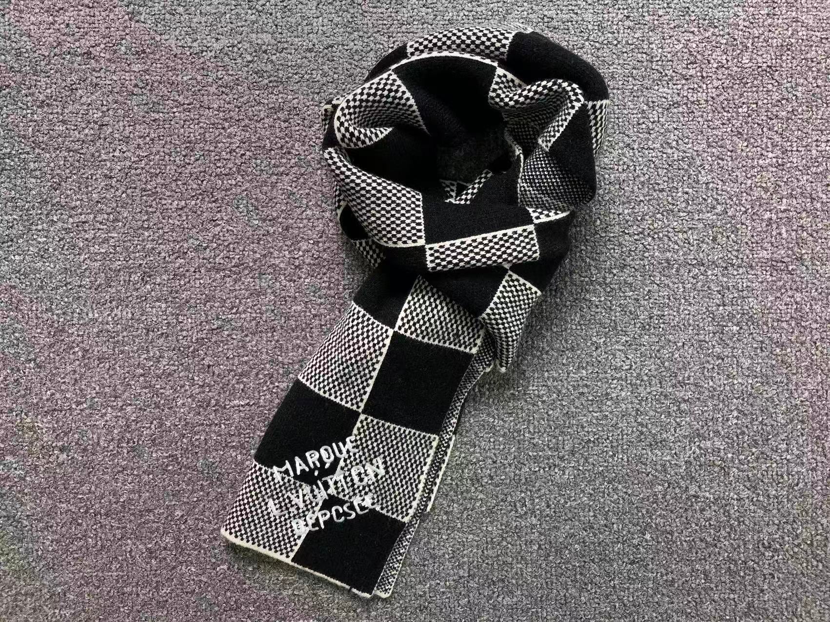 Combo Chapeau LV + Foulard - Gris, Noir/Blanc, Noir et Bleu