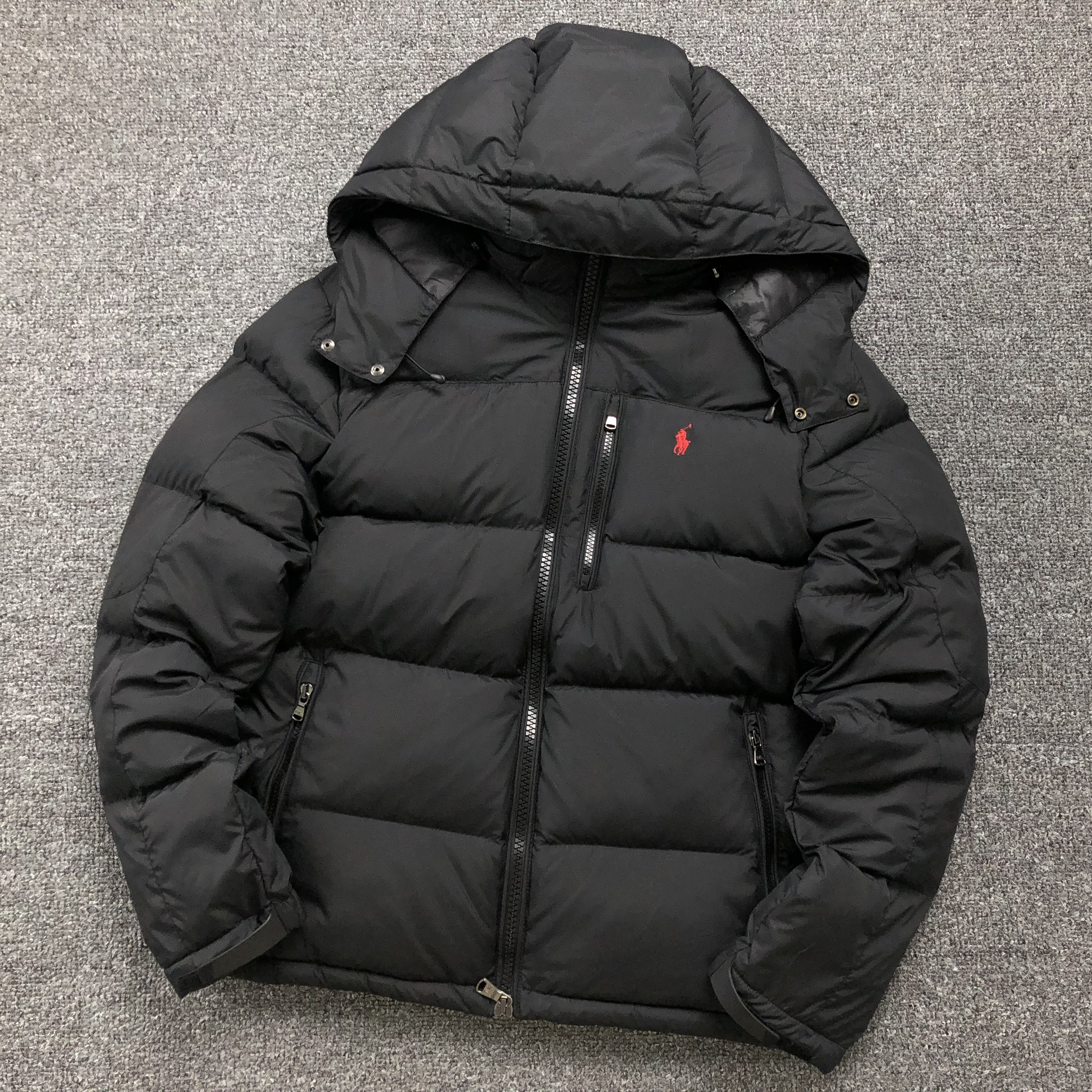 Manteau d'Hiver Polo - Noir avec logo rouge