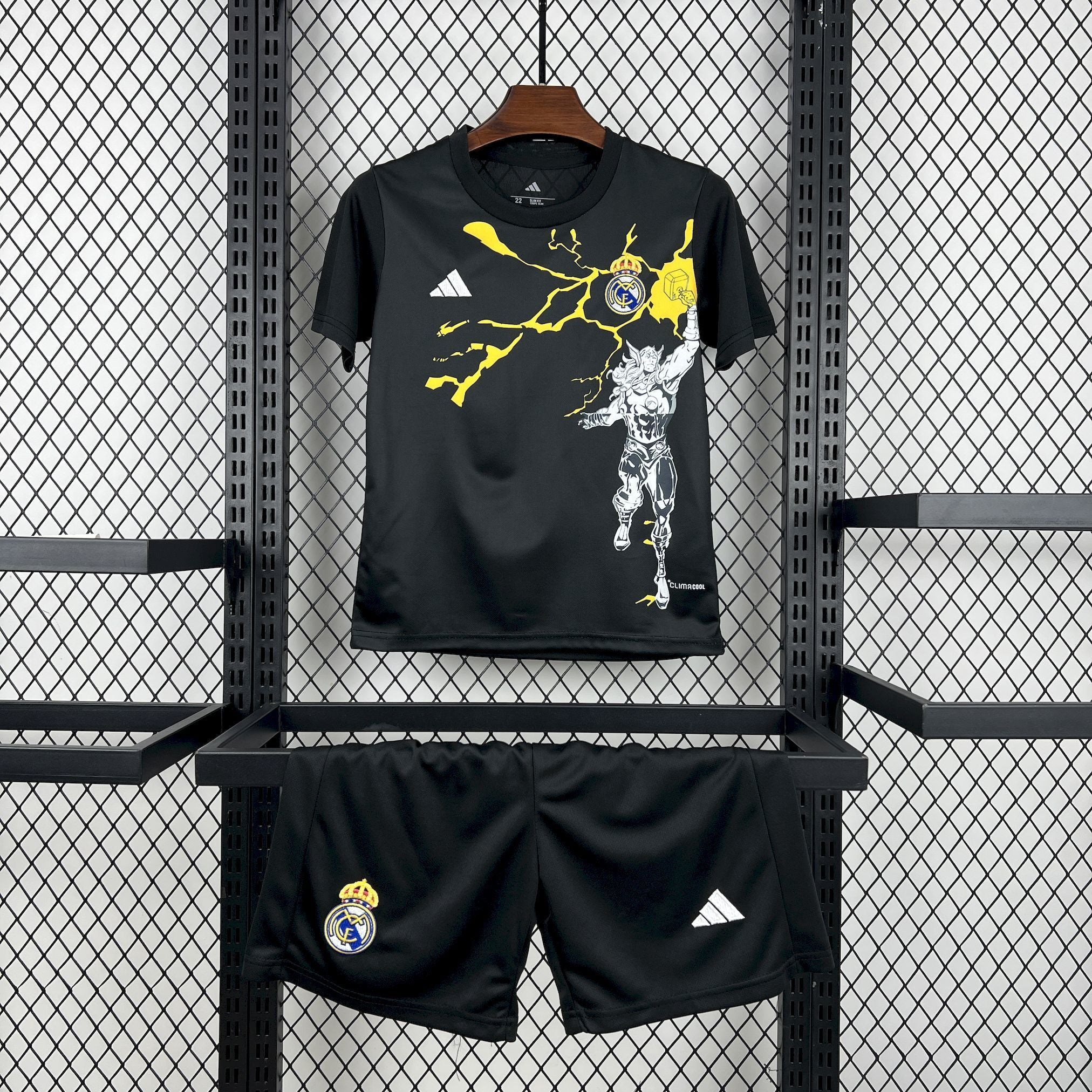 Maillot Real Madrid 2026 Version Fans (ENFANTS) + Shorts